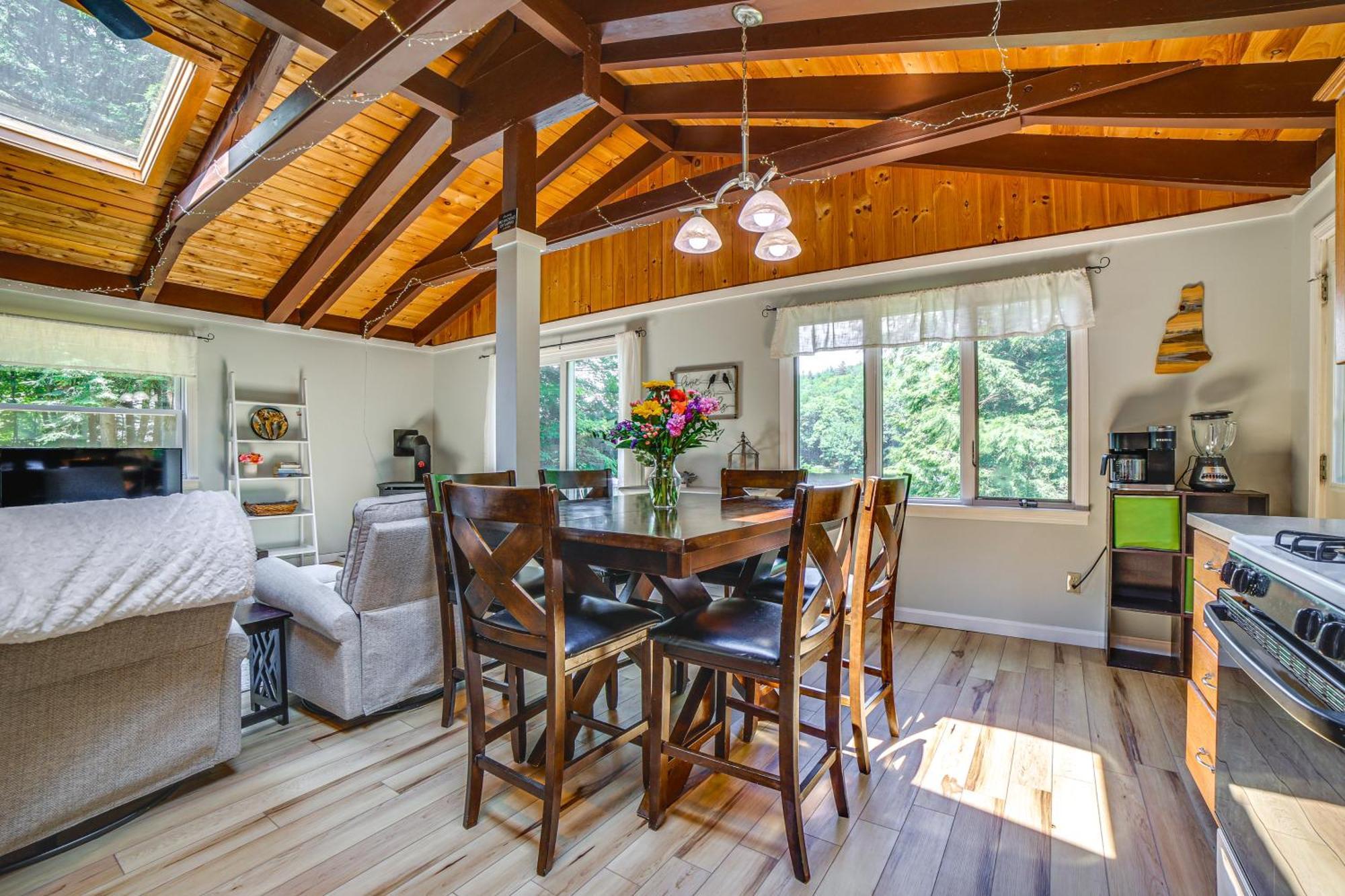 Breathtaking Newbury Cottage With Deck On Chalk Pond Dış mekan fotoğraf